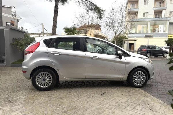 Cars for sale in Fier, Ford, 2009 gasoline-gas,Kambio Manual Payment 3,300  Euro.