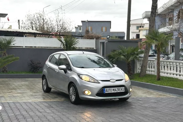 Cars for sale in Fier, Ford, 2009 gasoline-gas,Kambio Manual Payment 3,300  Euro.
