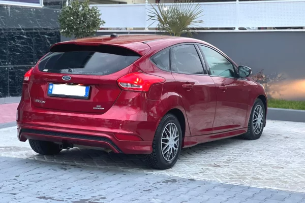 Makina ne shitje ne Fier, Ford, 2015 Benzine,Kambio Automatik Pagesa 4,700  Euro.