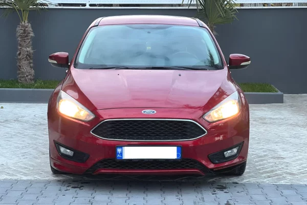 Makina ne shitje ne Fier, Ford, 2015 Benzine,Kambio Automatik Pagesa 4,700  Euro.
