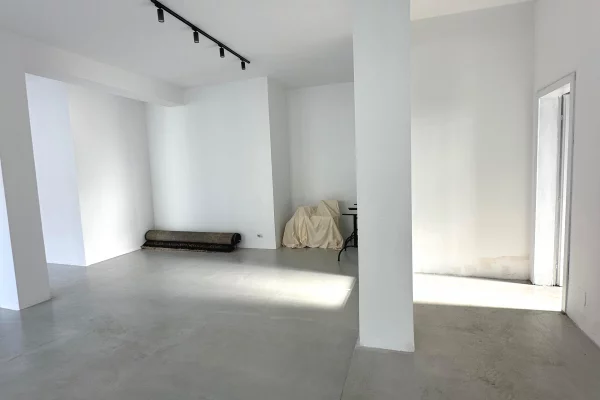 Ambient Bisnes per Qera – 100 m2 – Qendra e Tiranes