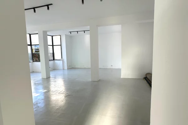 Ambient Bisnes per Qera – 100 m2 – Qendra e Tiranes