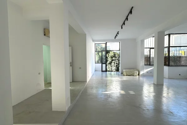 Ambient biznesi me qera 3+1 ne Tirane - 800 Euro