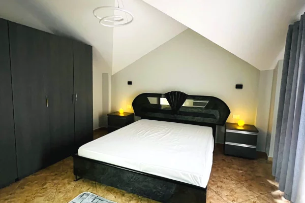 Shtepi me qera Shtepi Private ne Tirane, 2+1, Mobilimi E mobiluar, Pagesa 65,000  Leke.