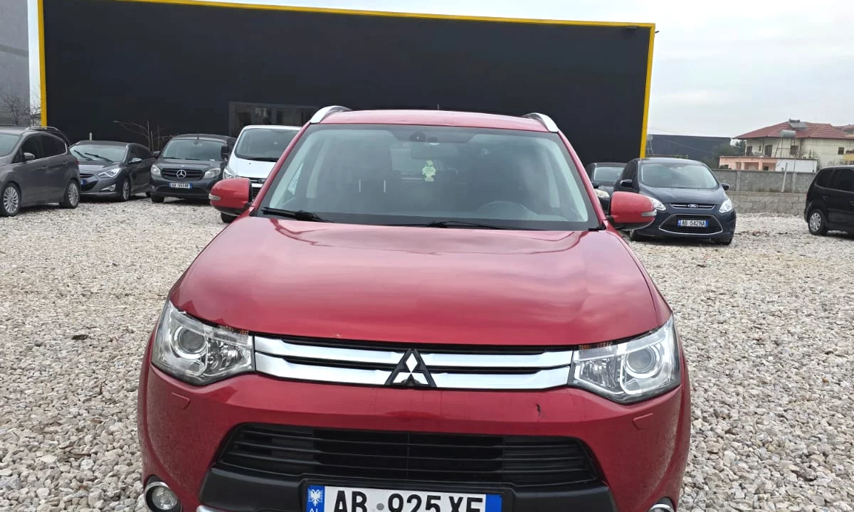 Mitsubishi Outlander SUV Praktik me Qera