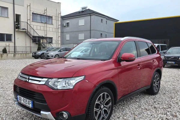Mitsubishi Outlander SUV Praktik me Qera