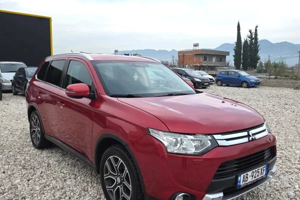 Mitsubishi Outlander SUV Praktik me Qera