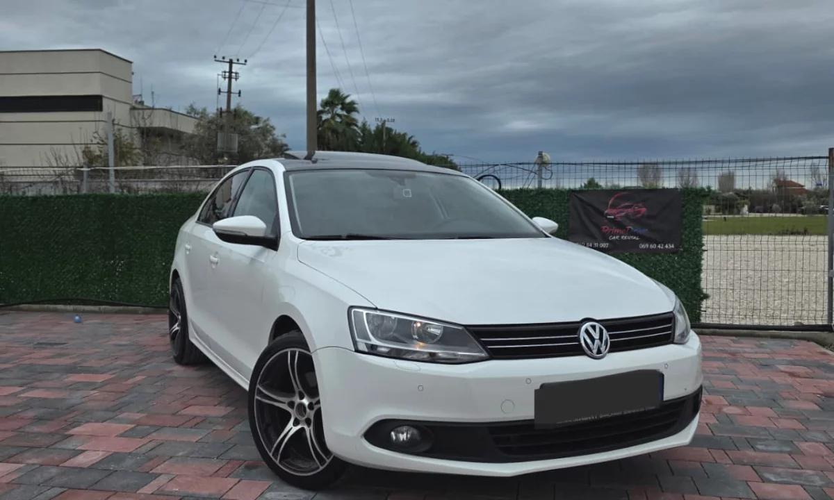 VW Jetta me Qera Sedan Praktik