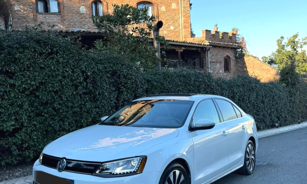 Jetta 2016 Benzine + Hybrid – Makine me Qera Super Ekonomike