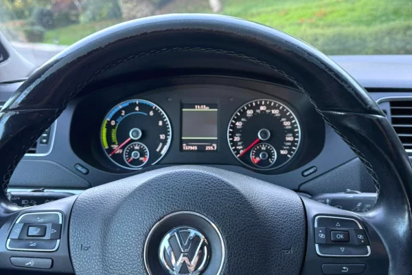 Jetta 2016 Benzine + Hybrid – Makine me Qera Super Ekonomike