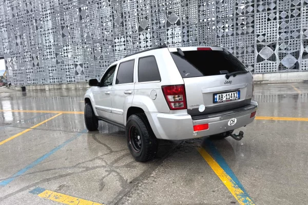 Jeep diesel off road nisur nga 49 euro dita