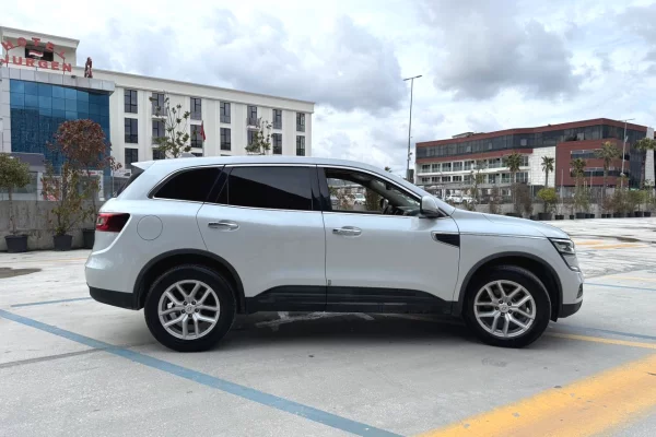 Reno Koleos nafte automatike duke nisur nga 45 euro dita