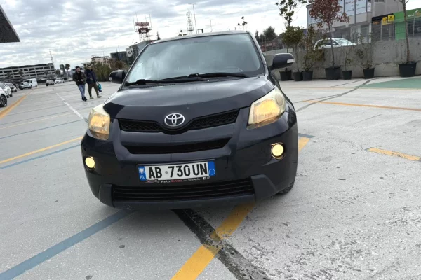 Toyota nafte nisur nga 25 euro dita