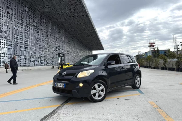 Toyota nafte nisur nga 25 euro dita