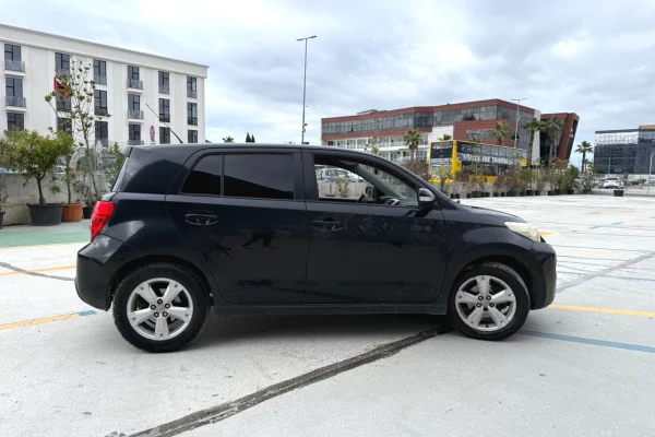 Toyota nafte nisur nga 25 euro dita