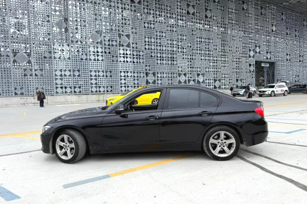 Bmw seria 3 viti 2015 duke nisur nga 39 euro ne dite