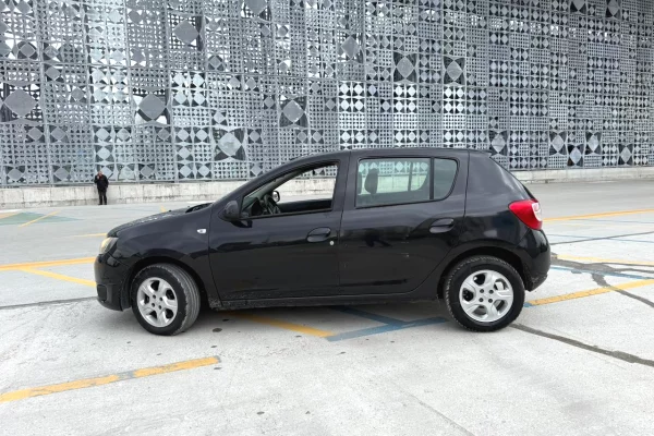 Dacia nafte 1.4 viti 2016 duke nisur nga 19 euro dita..
