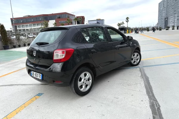 Dacia nafte 1.4 viti 2016 duke nisur nga 19 euro dita..