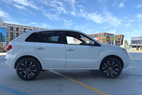 Reno koleos benzine gaz nisur nga 25 euro dita.