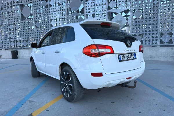 Reno koleos benzine gaz nisur nga 25 euro dita.