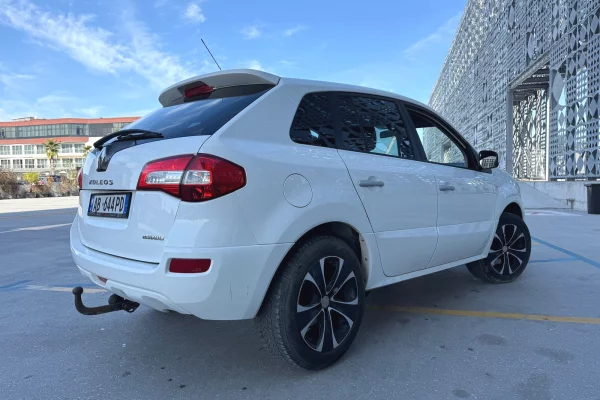 Reno koleos benzine gaz nisur nga 25 euro dita.