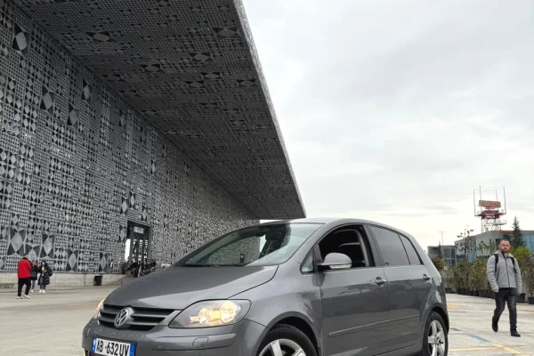 Golf 6 plus  automatike nisur nga 22 euro ne dite