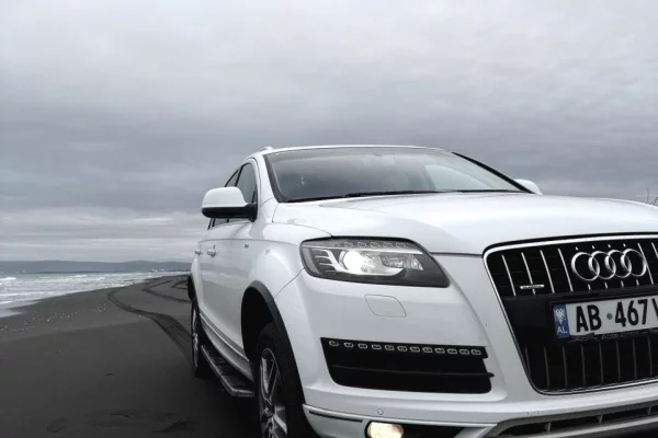 Audi Q7 me 7 vende 2015 duke nisur nga 49 euro dita