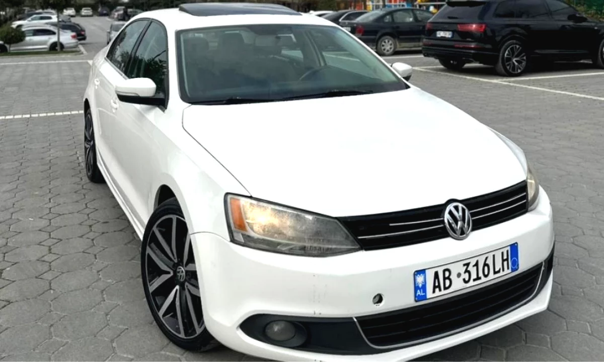 Volkswagen Jetta – Automat | 2.0 Diesel duke nisur nga 35 euro dita