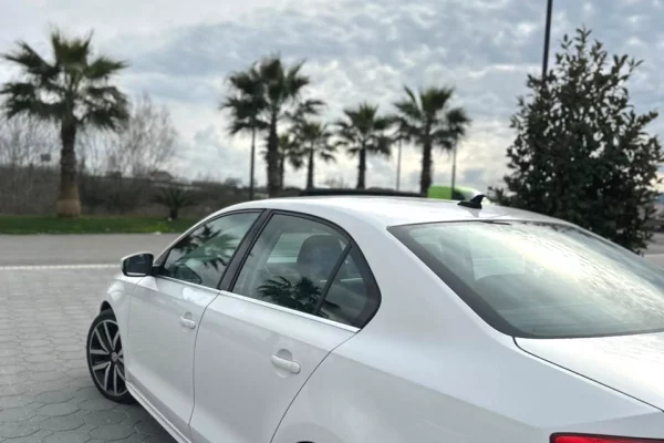 Volkswagen Jetta – Automat | 2.0 Diesel duke nisur nga 35 euro dita