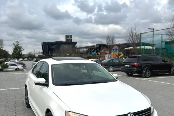 Volkswagen Jetta – Automat | 2.0 Diesel duke nisur nga 35 euro dita