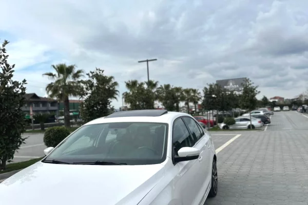 Volkswagen Jetta – Automat | 2.0 Diesel duke nisur nga 35 euro dita