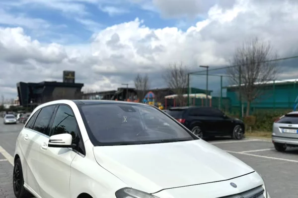 Mercedes-Benz B-Class – Automat duke filluar nga 40 euro dita