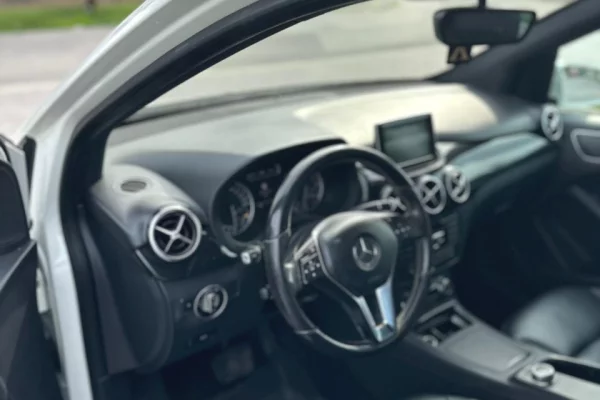 Mercedes-Benz B-Class – Automat duke filluar nga 40 euro dita