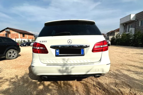 Mercedes-Benz B-Class – Automat duke filluar nga 40 euro dita