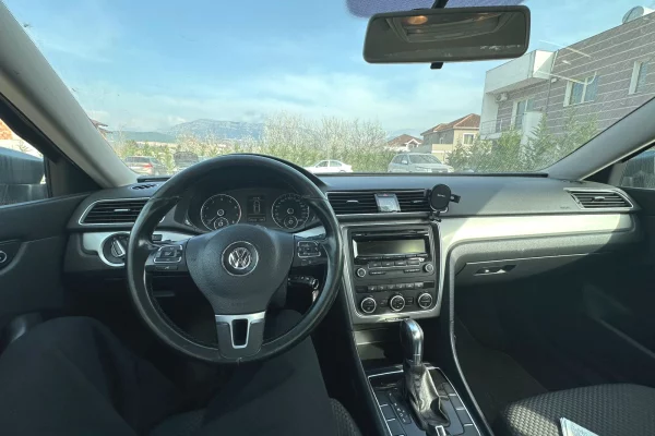 Volkswagen Passat – Automat | 2.5 Benzine + Gaz duke nisur nga 35 euro dita