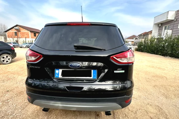 Ford Escape – Automat | 1.6 Benzine duke filluar nga 35 euro dita