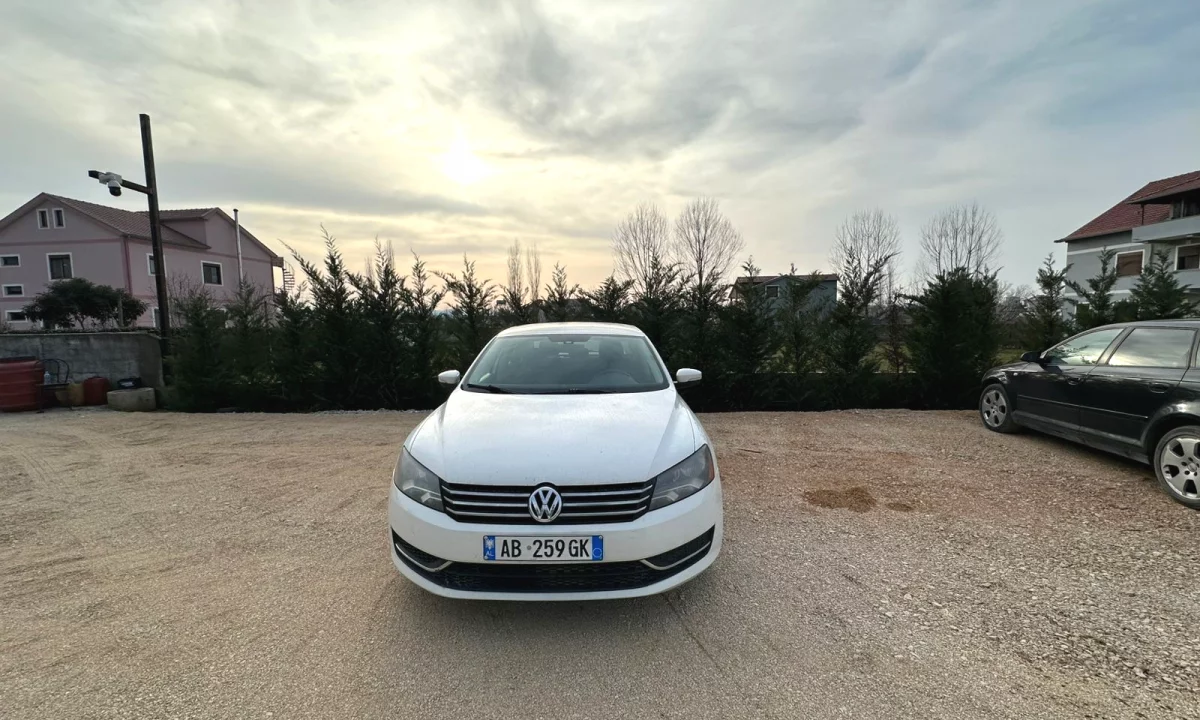 Volkswagen Passat – Automat | 2.5 Benzine + Gaz duke filluar nga 35 euro dita