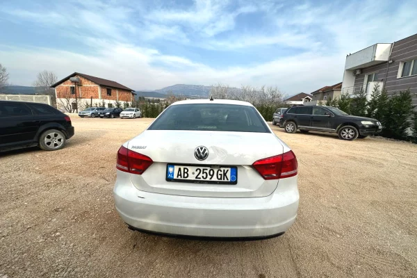 Volkswagen Passat – Automat | 2.5 Benzine + Gaz duke filluar nga 35 euro dita