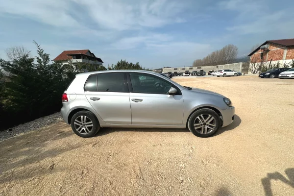 Volkswagen Golf 6 Cross – Automat | 1.6 Nafte duke filluar nga 35 euro ne dite