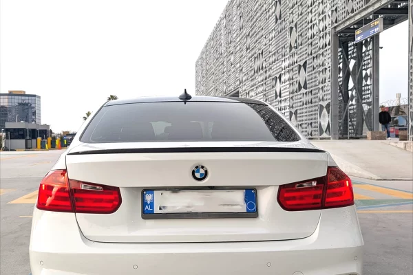BMW 3 Series – Automat | 2.0 Dieselduke filluar nga 30 euro dita