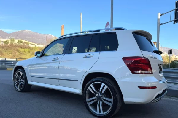 Auto in Vendita a Tirana - 12,900 Euro