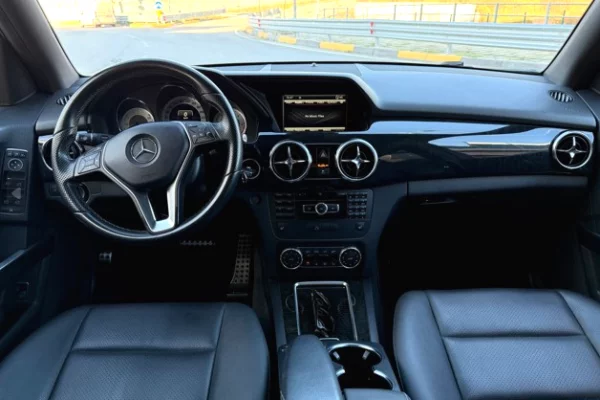 Auto in Vendita a Tirana, Mercedes-Benz, 2015 Diesel,Kambio Automatik Pagamento 12,900  Euro.