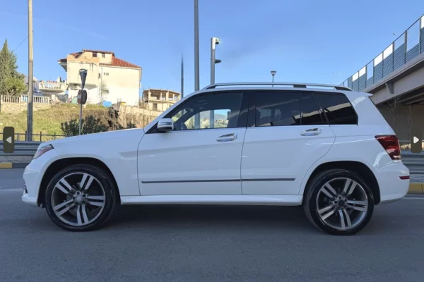 Makina ne shitje ne Tirane - 13,800 Euro