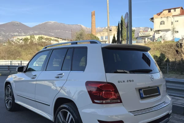 Makina ne shitje ne Tirane, Mercedes-Benz, 2015 Diesel,Kambio Automatik Pagesa 13,800  Euro.
