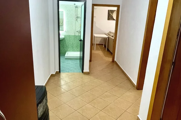 Shtepi me qera Apartament ne Tirane, 2+1, Mobilimi E mobiluar, Pagesa 55,000  Leke.