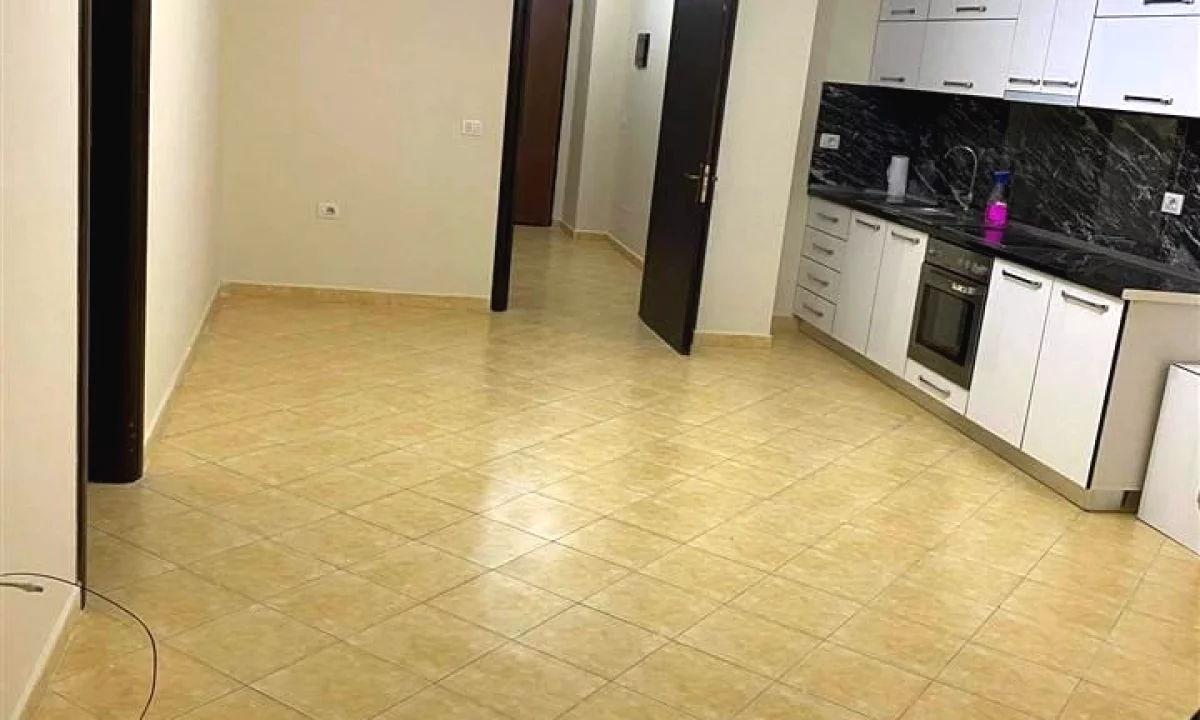 Shtepi me qera Apartament ne Tirane, 2+1, Mobilimi Bosh, pa mobiluar, Pagesa 40,000  Leke.