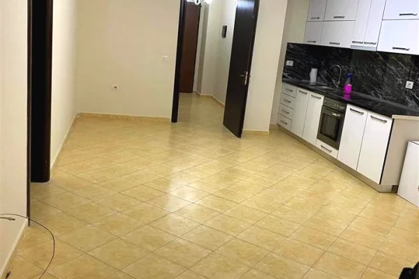 Shtepi me qera 2+1 ne Tirane - 40,000 Leke