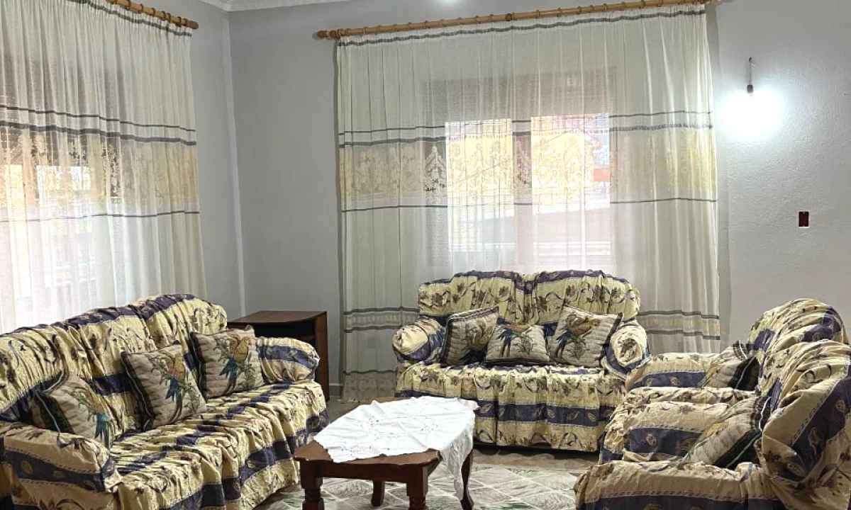 Shtepi me qera Apartament ne Tirane, 2+1, Mobilimi E mobiluar, Pagesa 50,000  Leke.