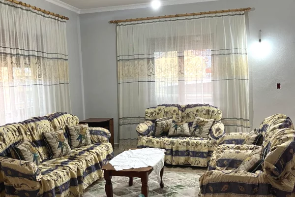 Shtepi me qera 2+1 ne Tirane - 50,000 Leke