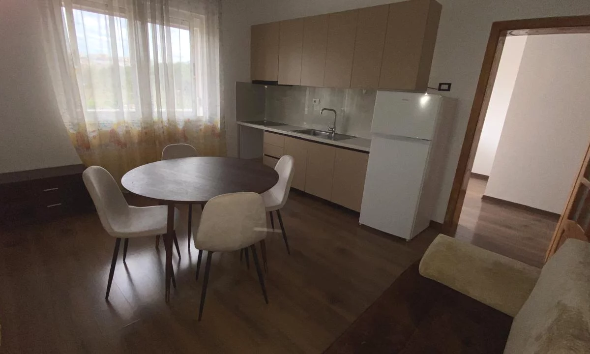 Shtepi me qera Shtepi Private ne Tirane, 1+1, Mobilimi Pjeserisht e mobiluar, Pagesa 45,000  Leke.